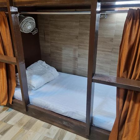 Unibed Dormitory Mumbai Eksteriør bilde