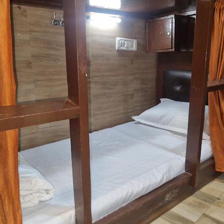 Unibed Dormitory Mumbai Eksteriør bilde