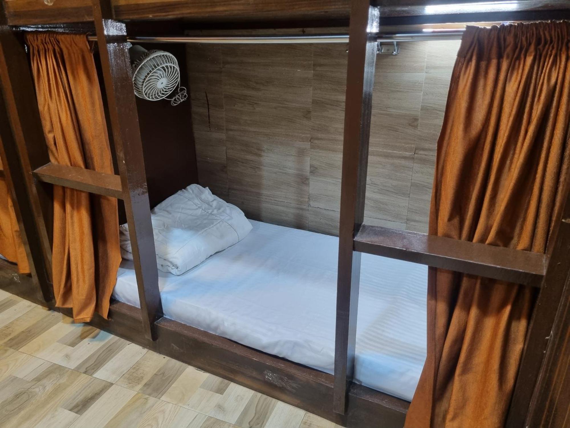 Unibed Dormitory Mumbai Eksteriør bilde