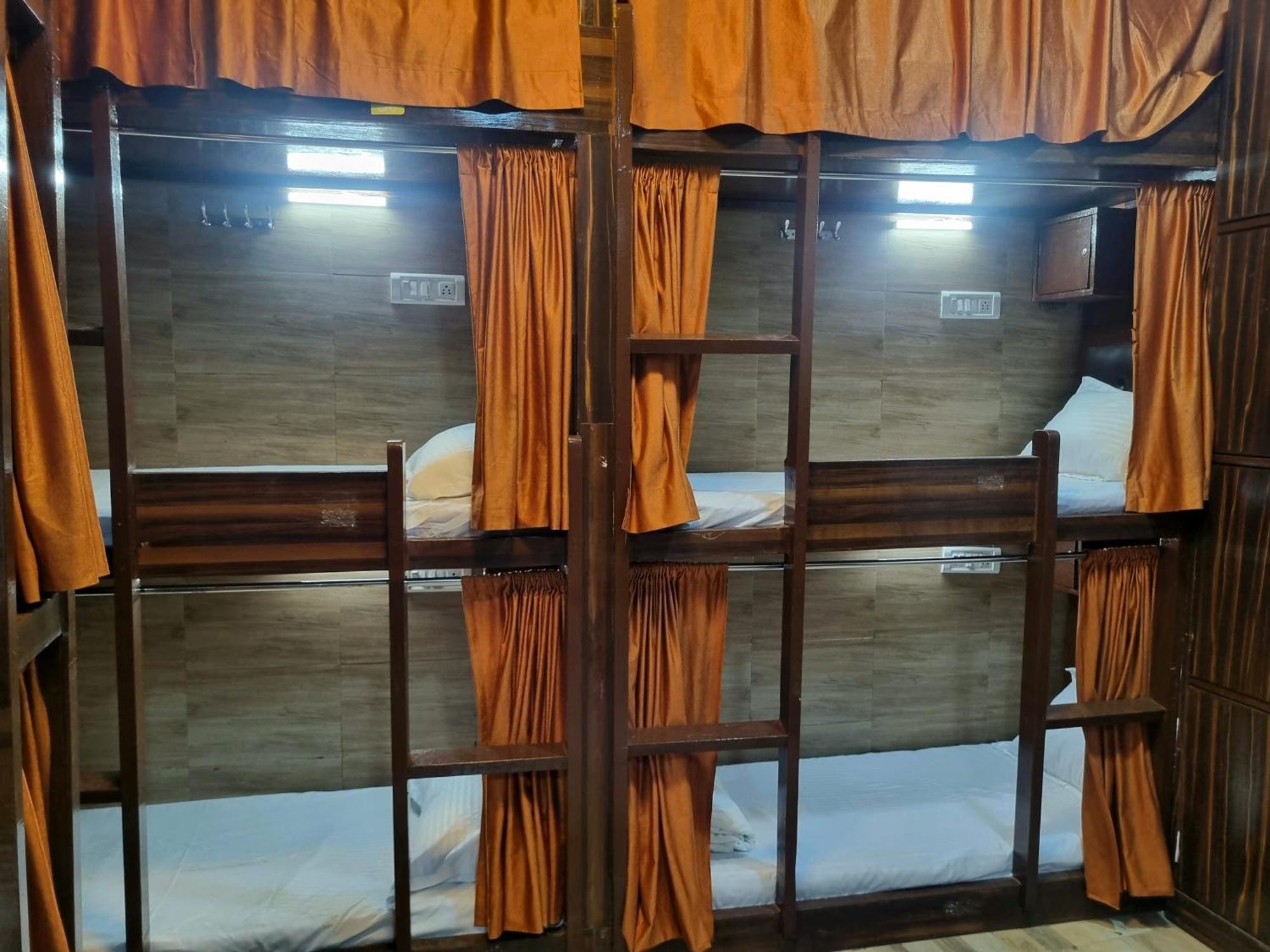 Unibed Dormitory Mumbai Eksteriør bilde
