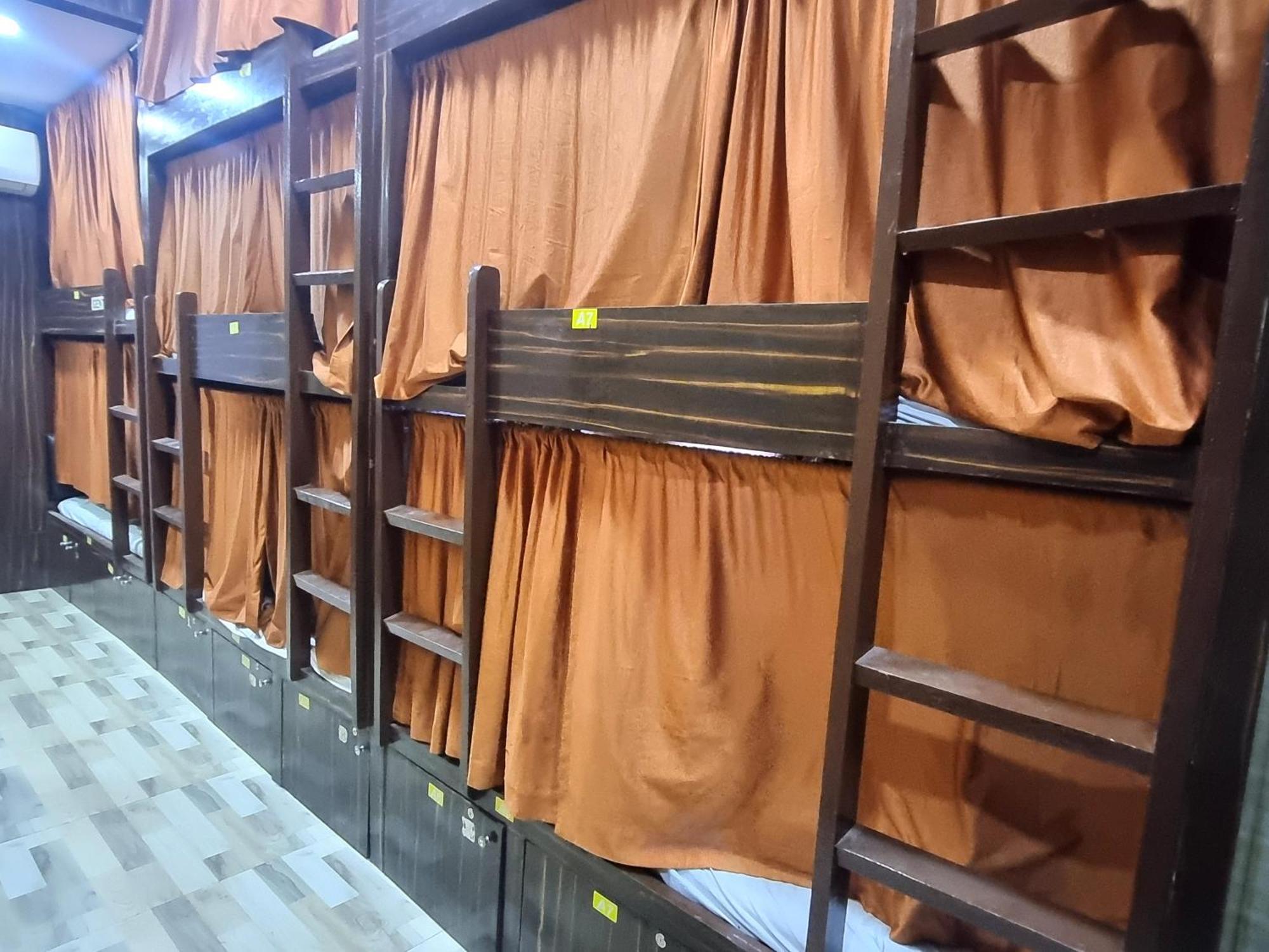 Unibed Dormitory Mumbai Eksteriør bilde