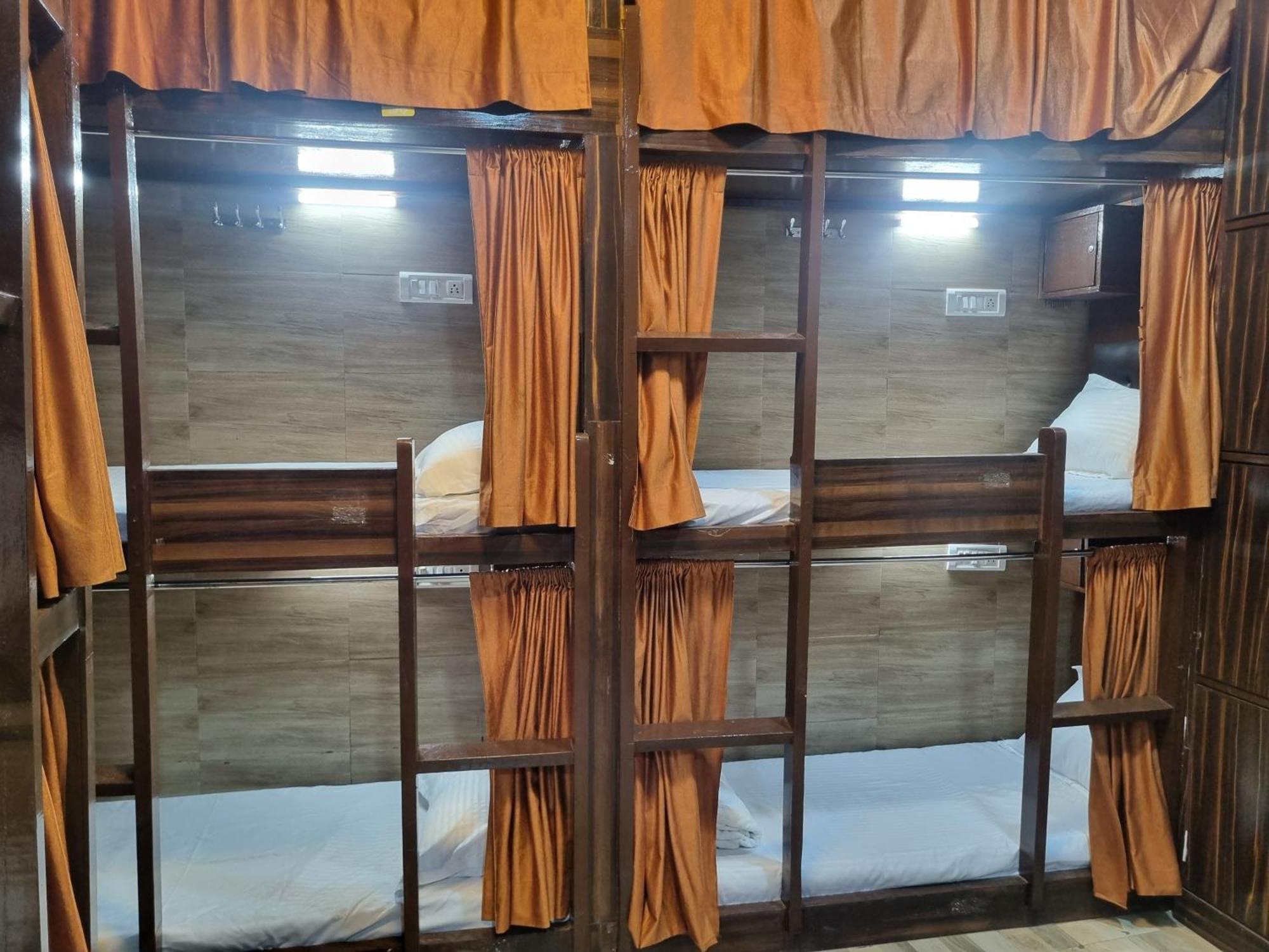 Unibed Dormitory Mumbai Eksteriør bilde
