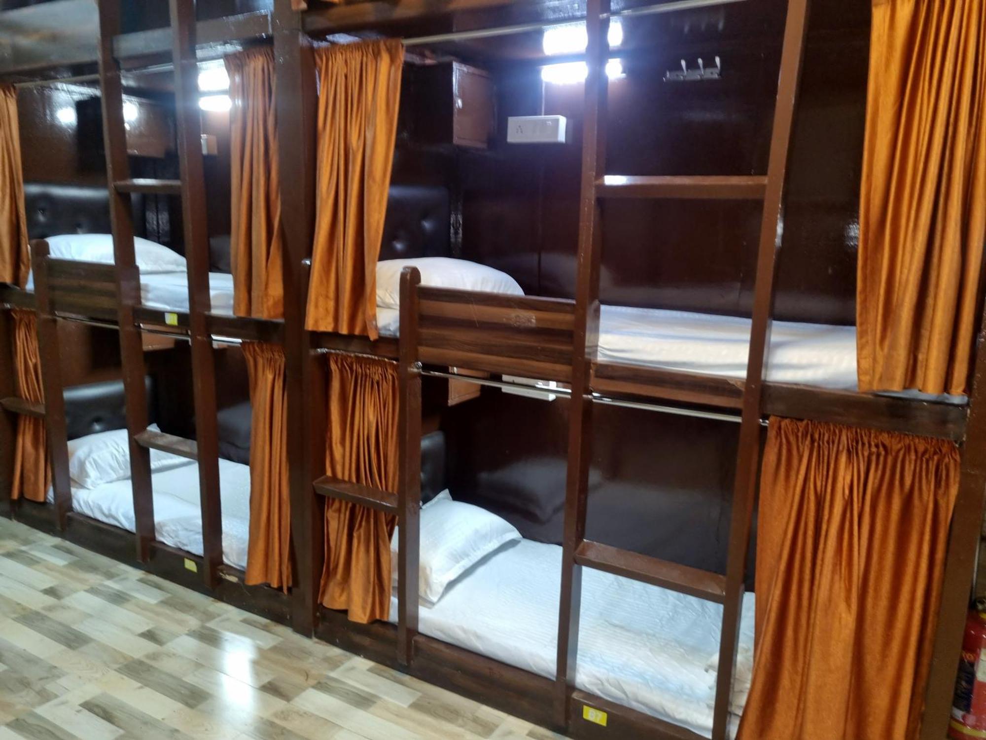 Unibed Dormitory Mumbai Eksteriør bilde